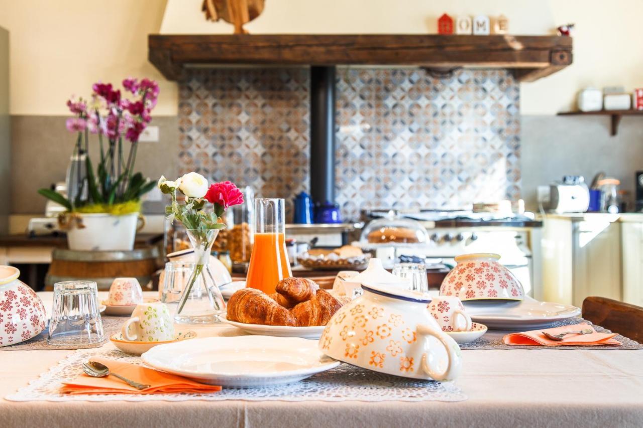 Bed and Breakfast Il Pettirosso Сантарканджело-ді-Романья Екстер'єр фото