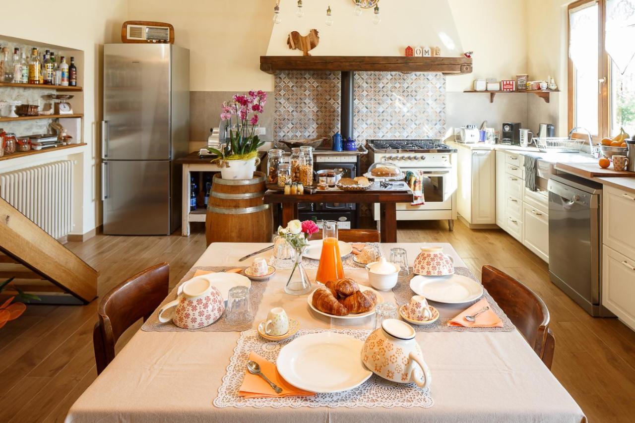 Bed and Breakfast Il Pettirosso Сантарканджело-ді-Романья Екстер'єр фото